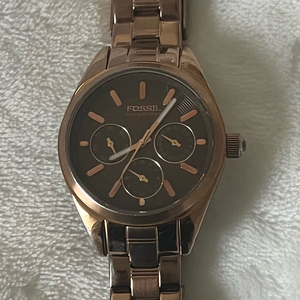 Fossil watch. Needs battery.